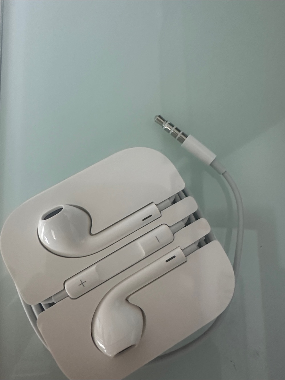 Apple White Earbud Headphones - Picture 3 of 4